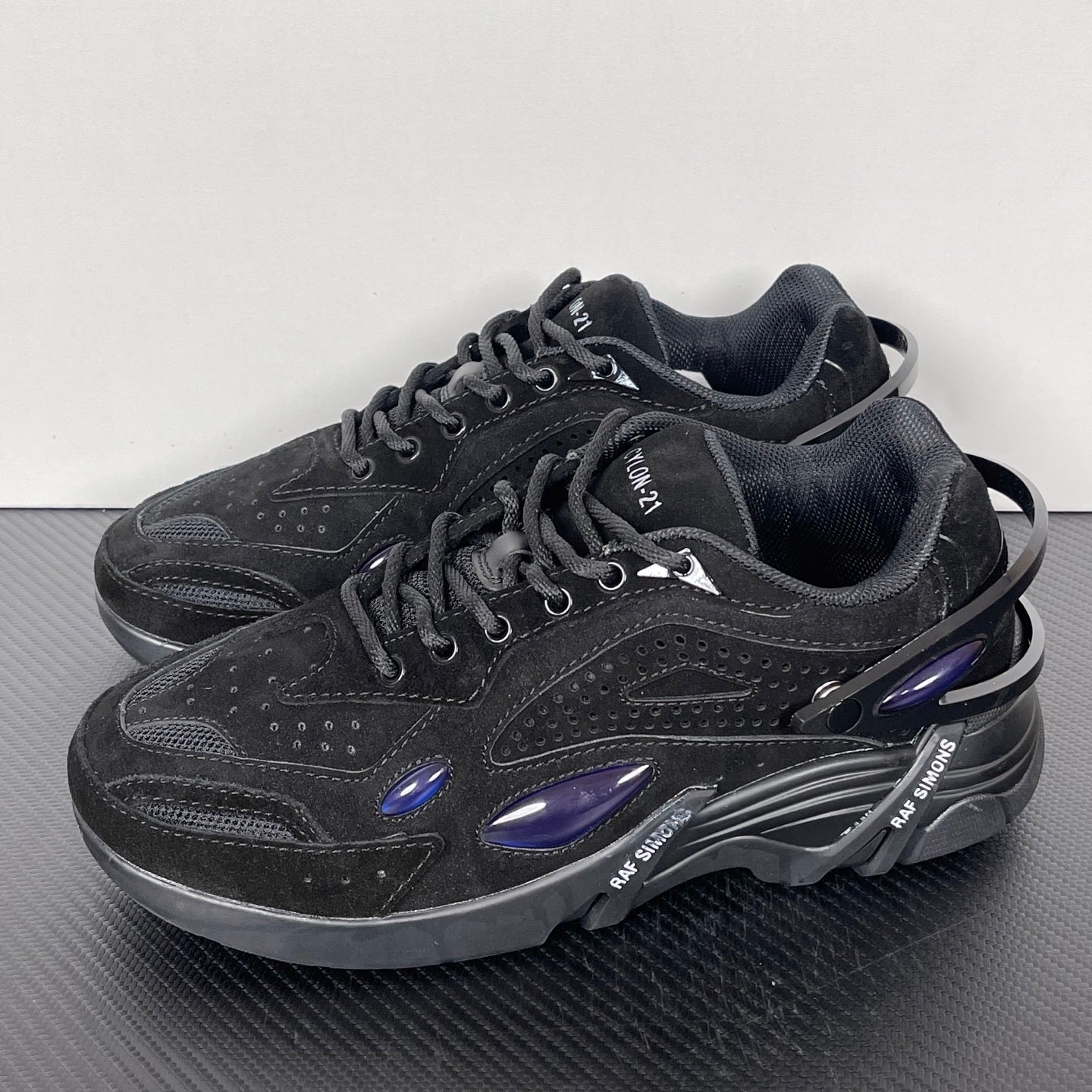 Cylon-21 Black