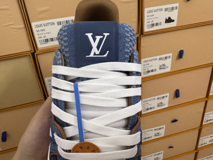 Trainer Blue
