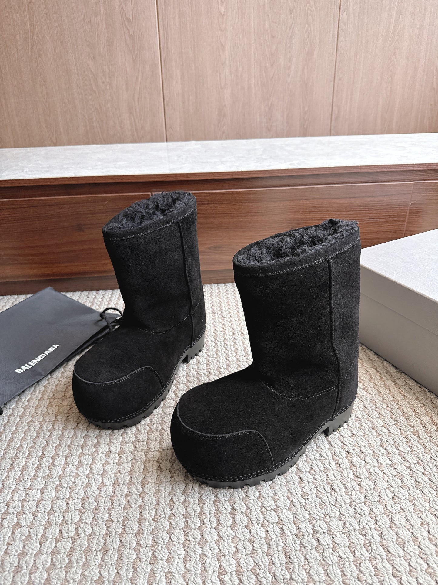 BLG Alaska Suede Boots Black