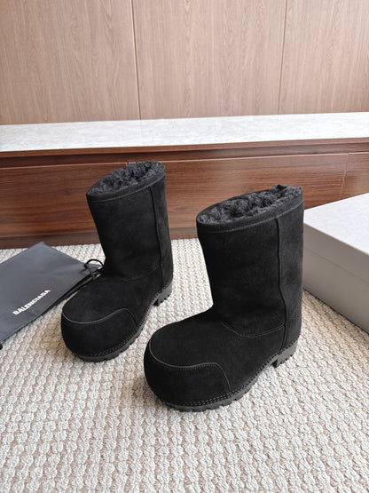 BLG Alaska Suede Boots Black