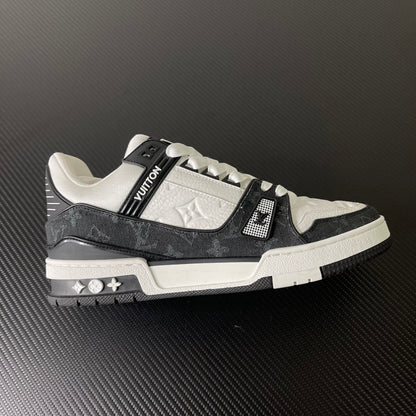 Trainer Black and White