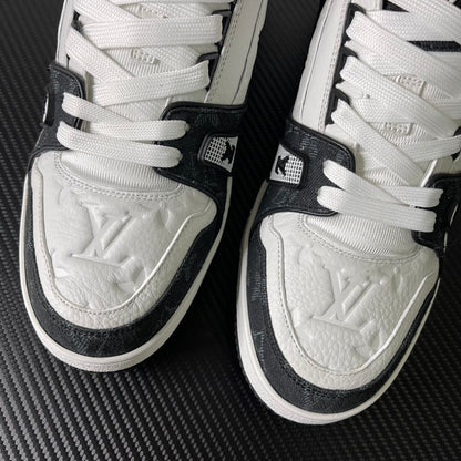 Trainer Black and White