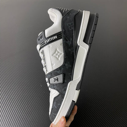 Trainer Black and White