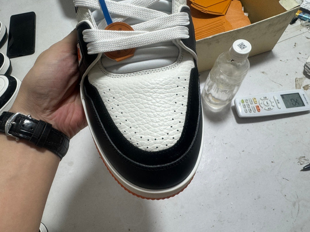 Trainer White and Orange