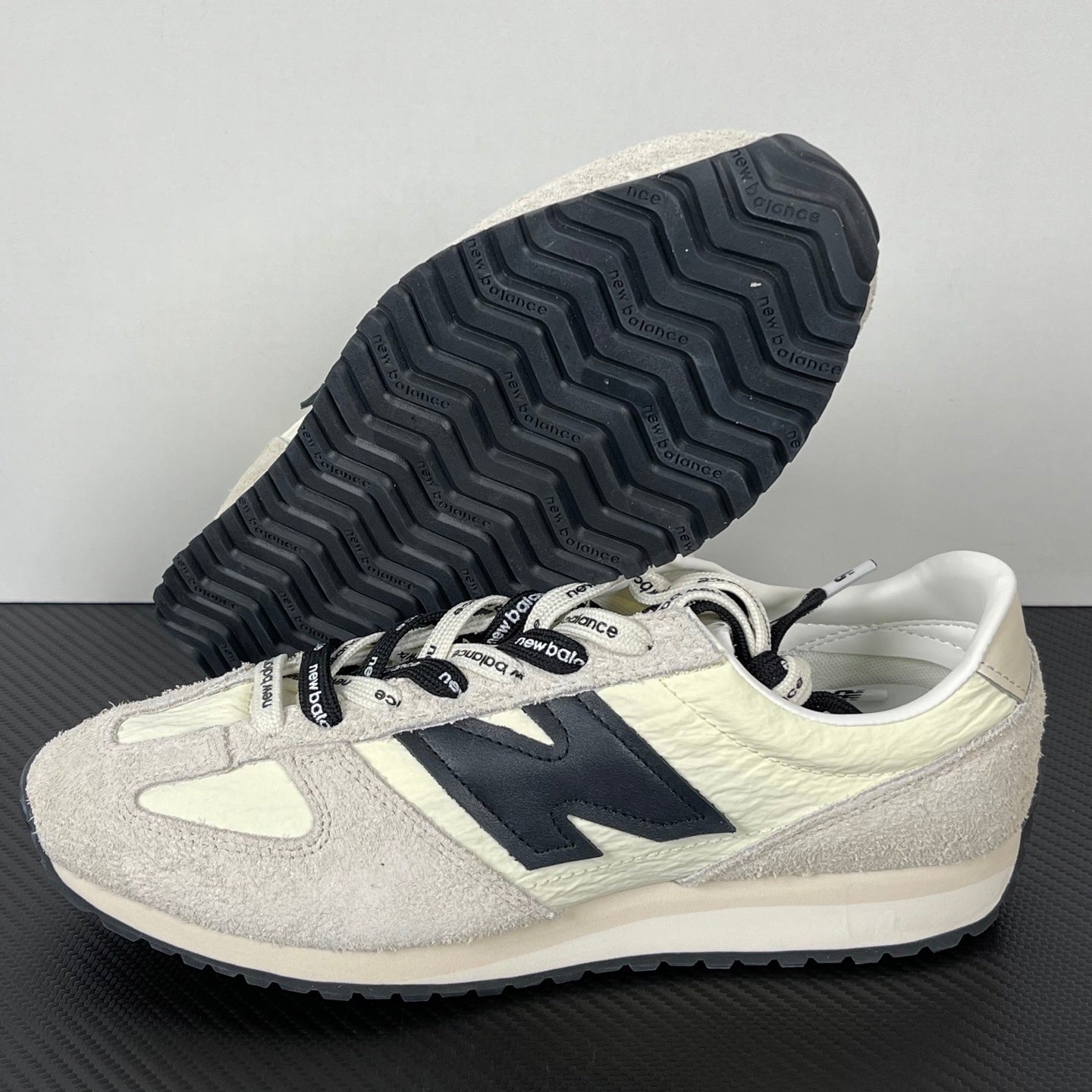 471 Cream Grey Black