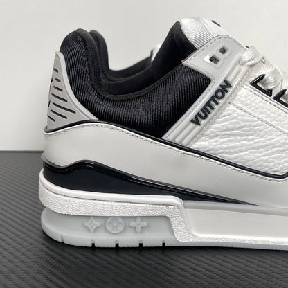 Trainer White and Black