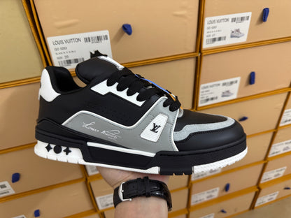 Trainer Black and Gray