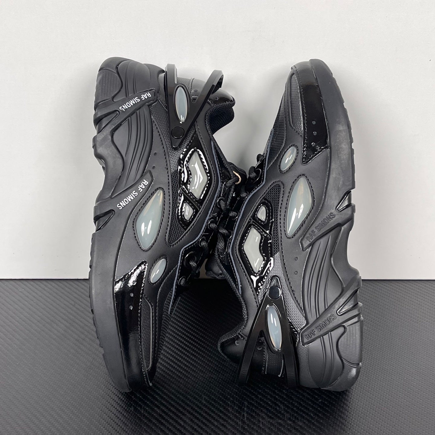 Cylon-21 Black