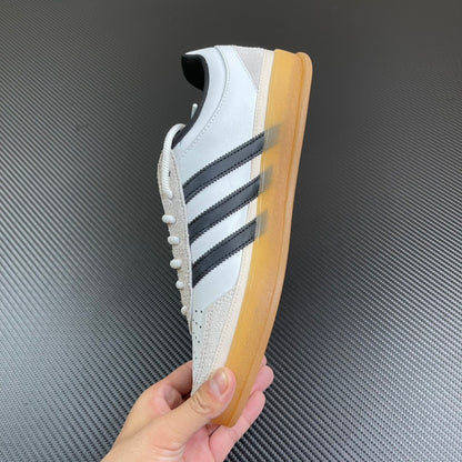 Sambae W White Black
