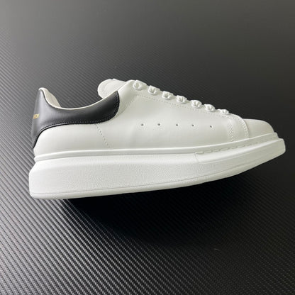 Alexander McQueen em Camurça
