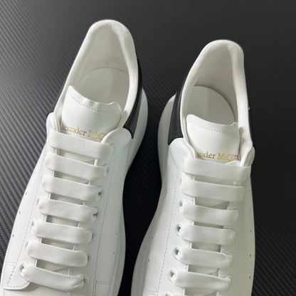 Alexander McQueen em Camurça