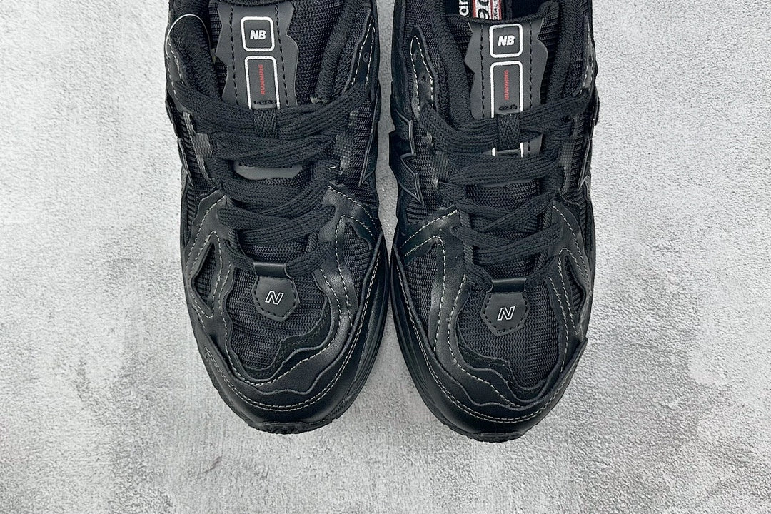 1906 Triple Black