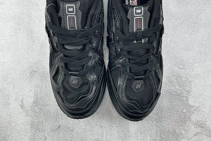 1906 Triple Black