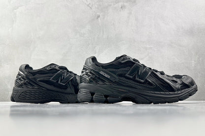 1906 Triple Black