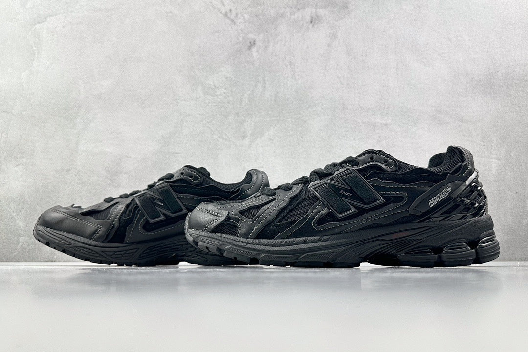 1906 Triple Black