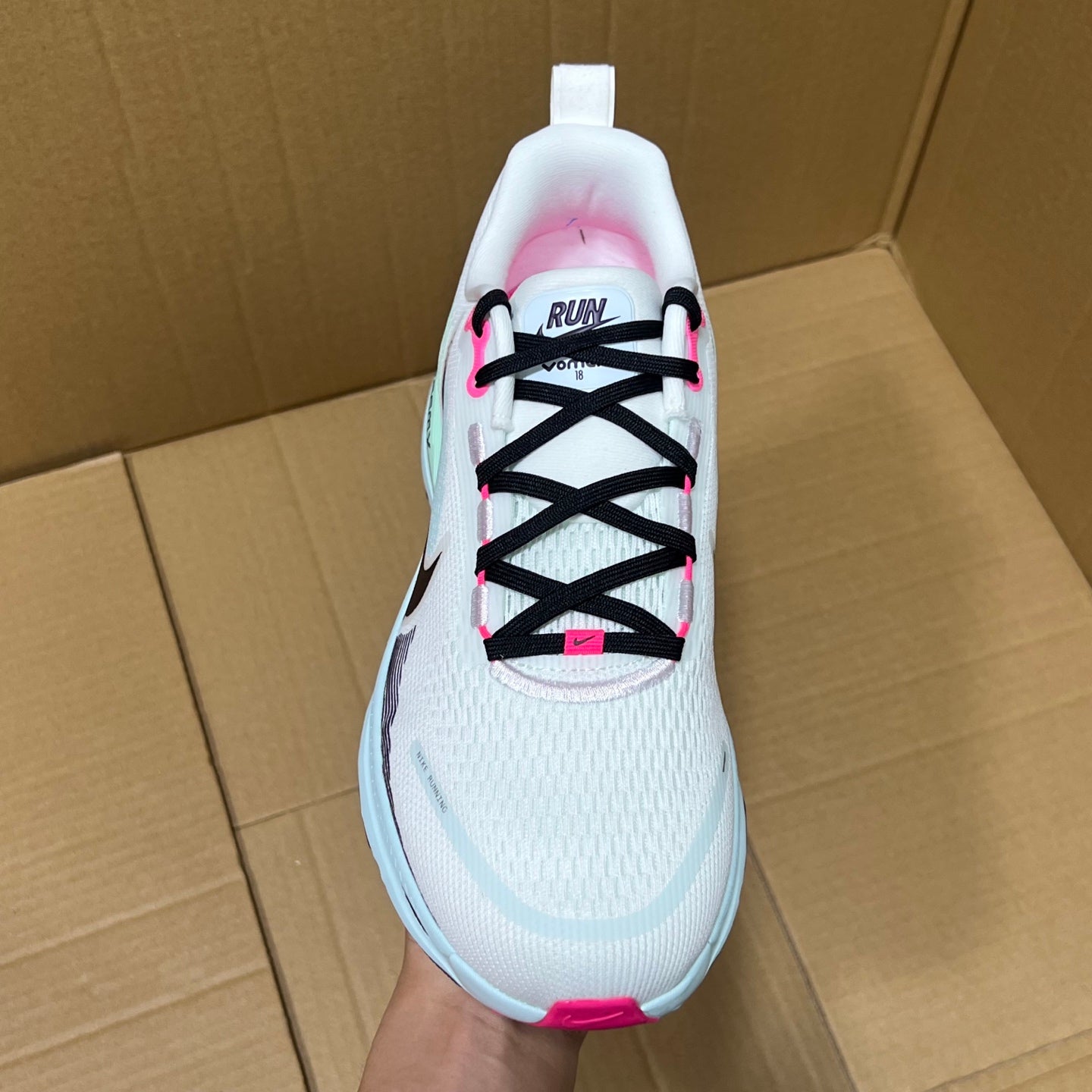 Vomero 18 White Glacier Blue Hyper Pink