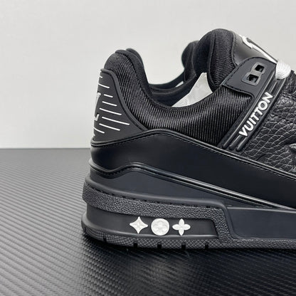 Trainer Black