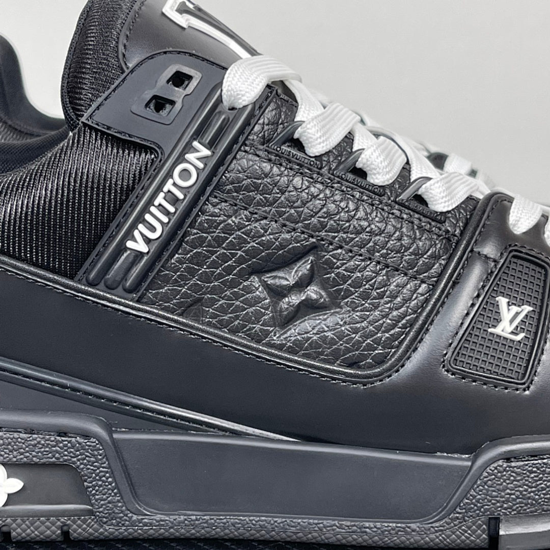 Trainer Black