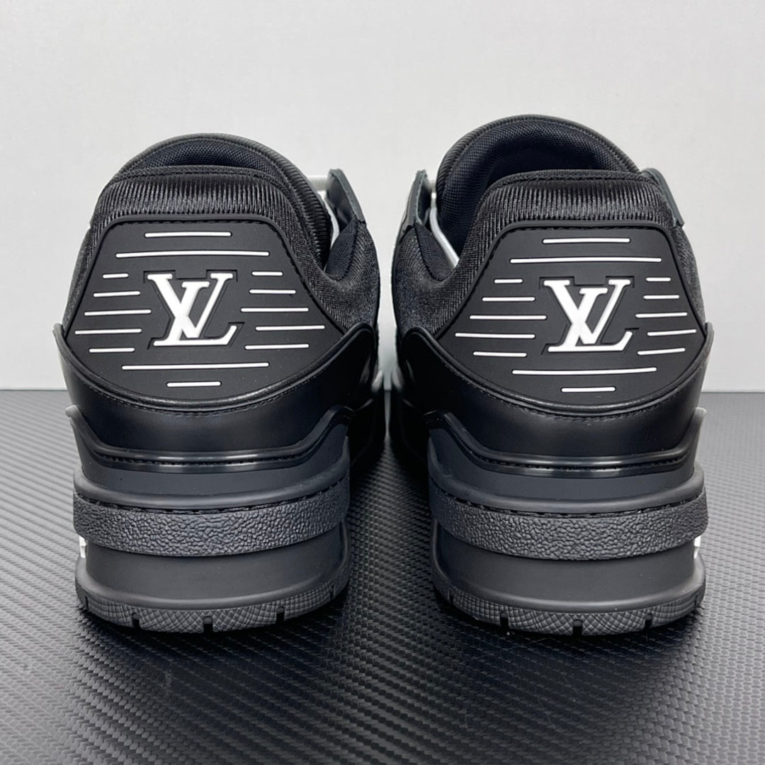 Trainer Black