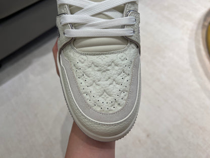 Trainer White and Gray