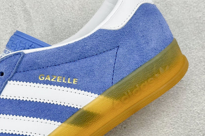Spezial Blue and White
