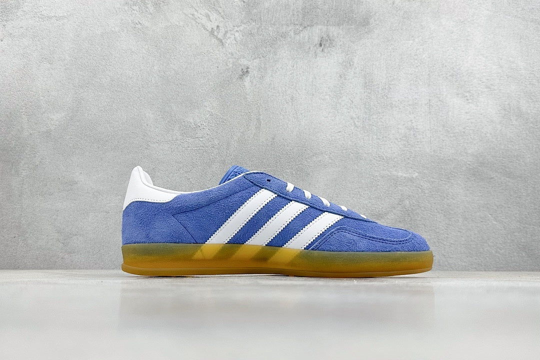 Spezial Blue and White