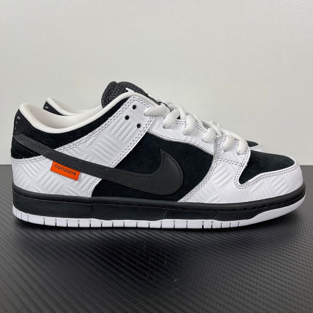 Dunk SB TIGHTBOOTH