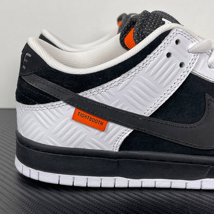 Dunk SB TIGHTBOOTH