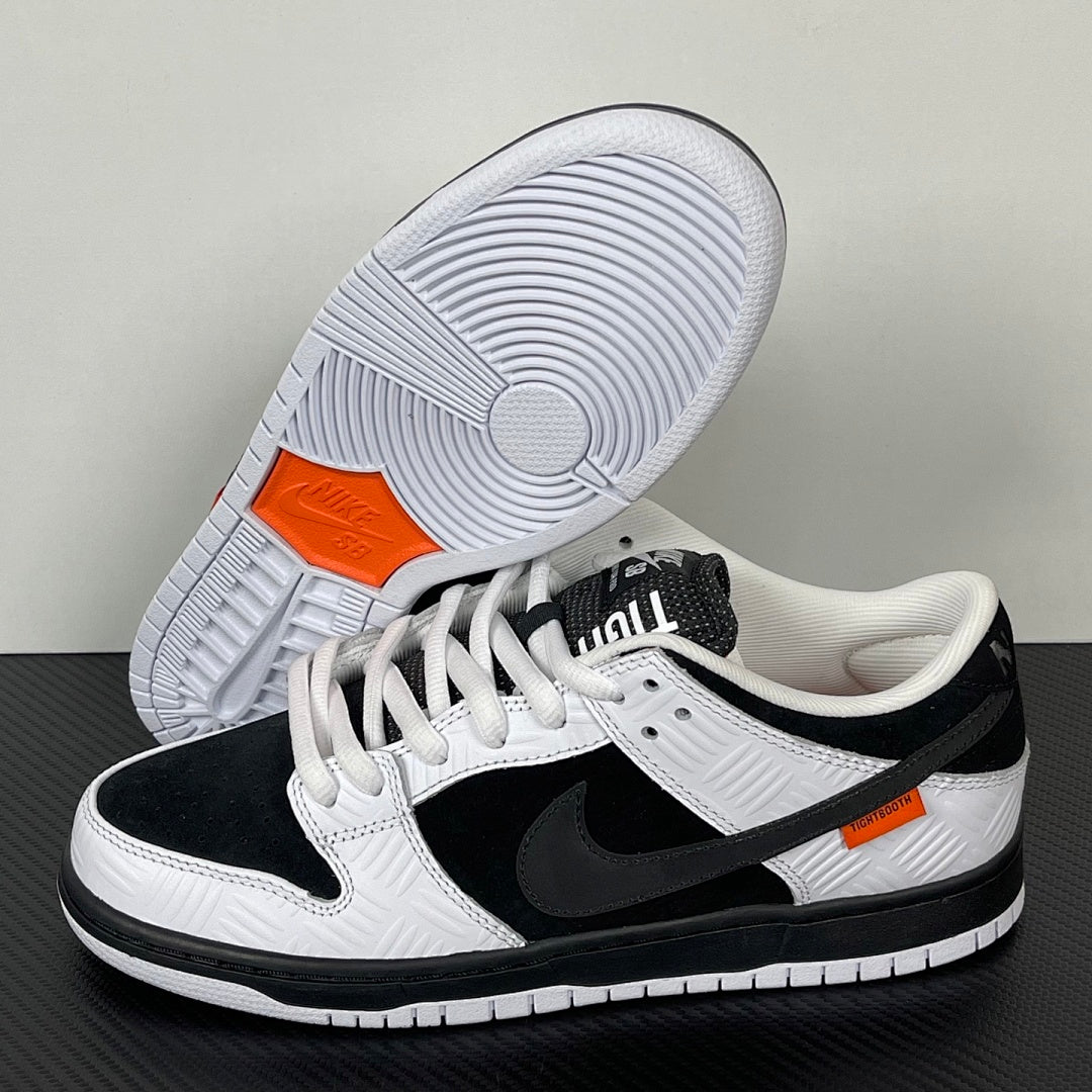 Dunk SB TIGHTBOOTH