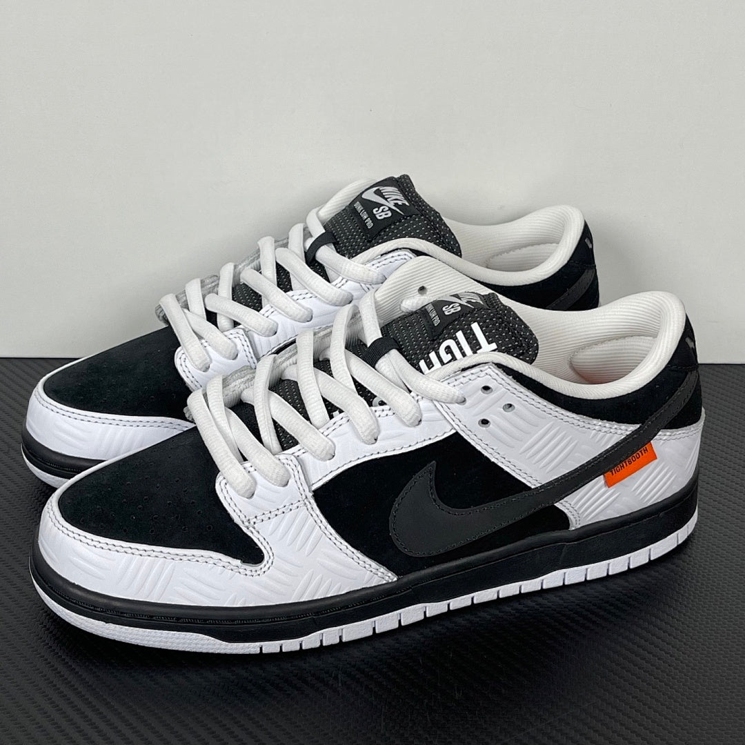 Dunk SB TIGHTBOOTH