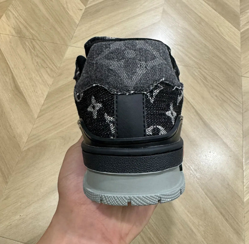 Louis Vuitton Trainer Black