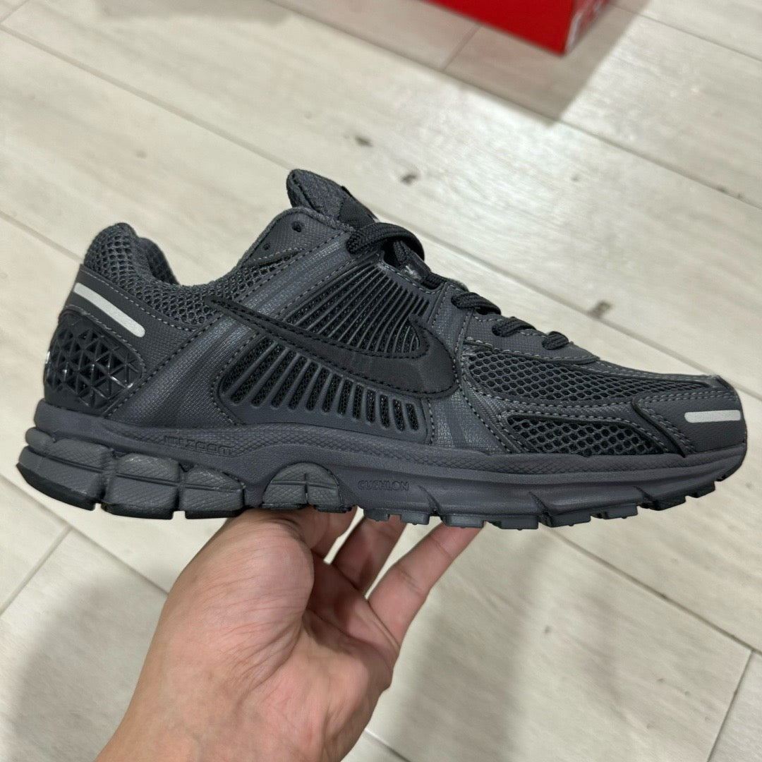 Air Zoom Vomero 5 Black