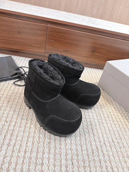 BLG Alaska Suede Boots Black