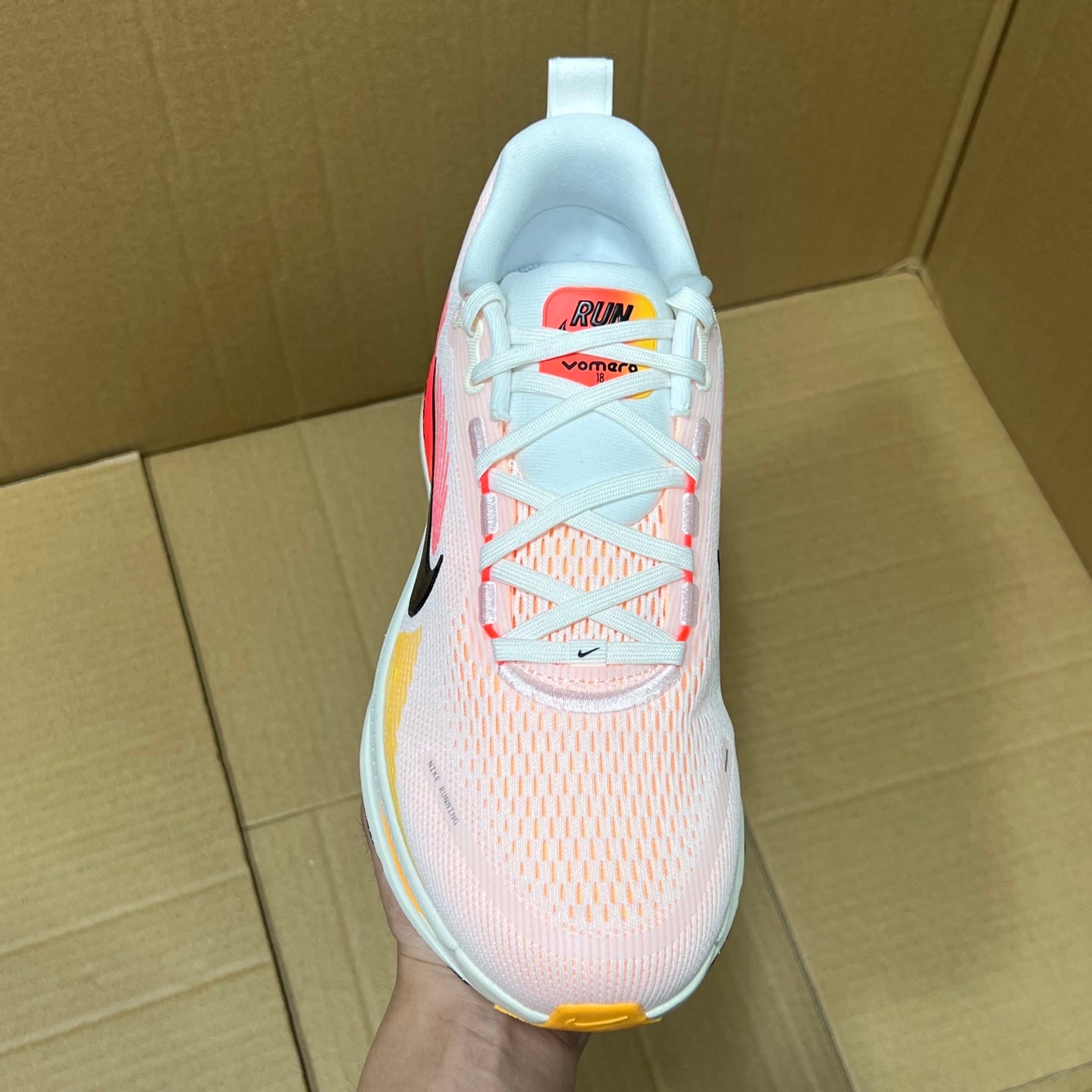 Vomero 18 Sail Bright Crimson Laser Orange