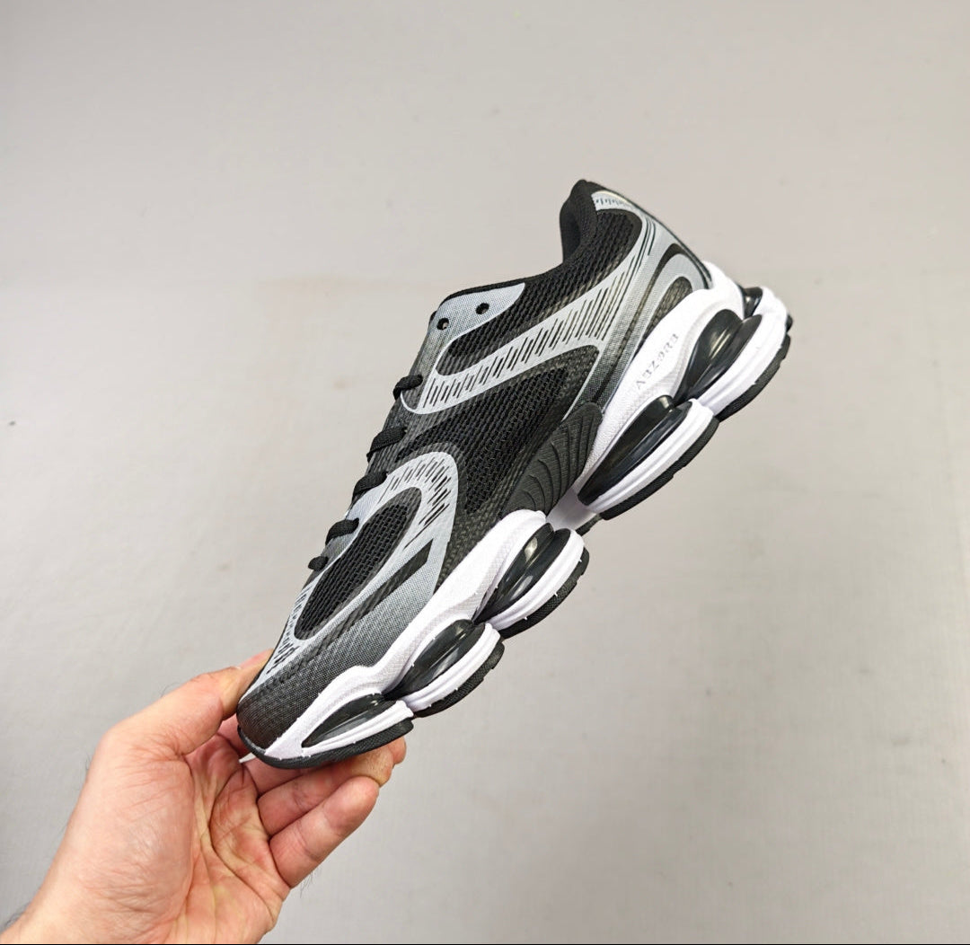 2000 Black and White