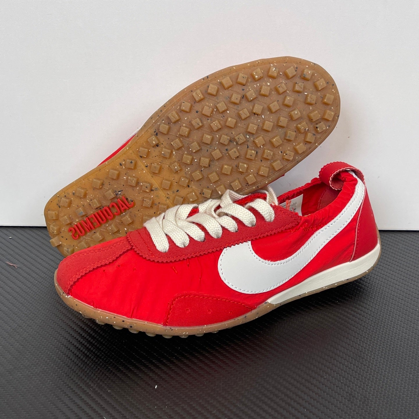 Jacquemus x Wmns Moon Red