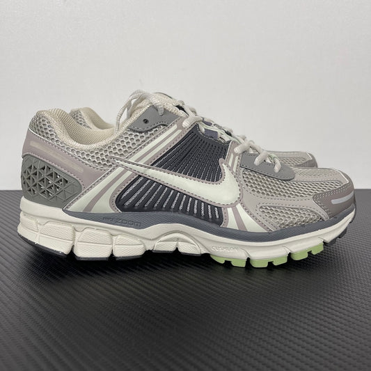 Vomero 5 Metallic Silver