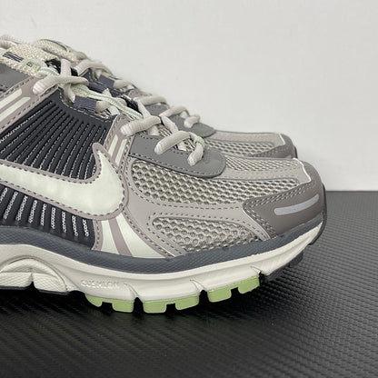 Vomero 5 Metallic Silver
