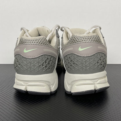Vomero 5 Metallic Silver