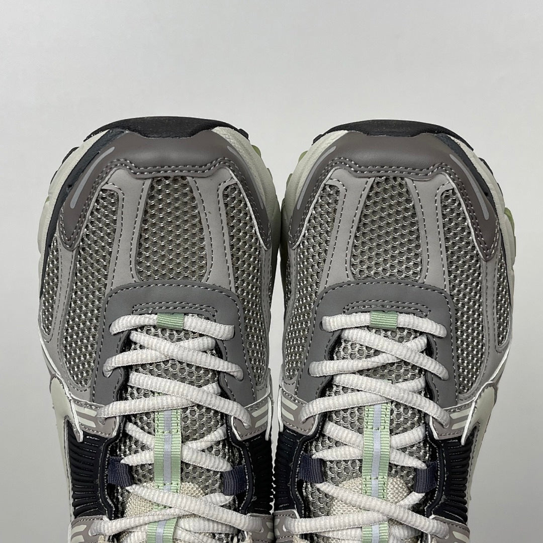 Vomero 5 Metallic Silver