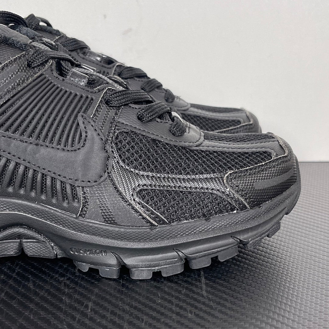 Vomero 5 Black