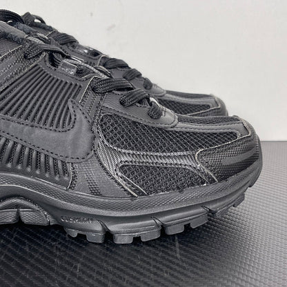 Vomero 5 Black