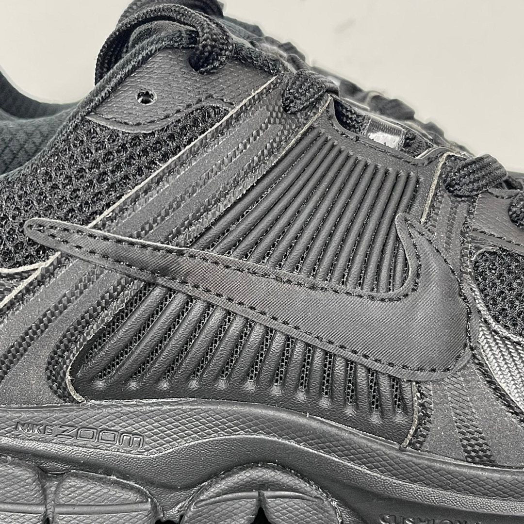 Vomero 5 Black