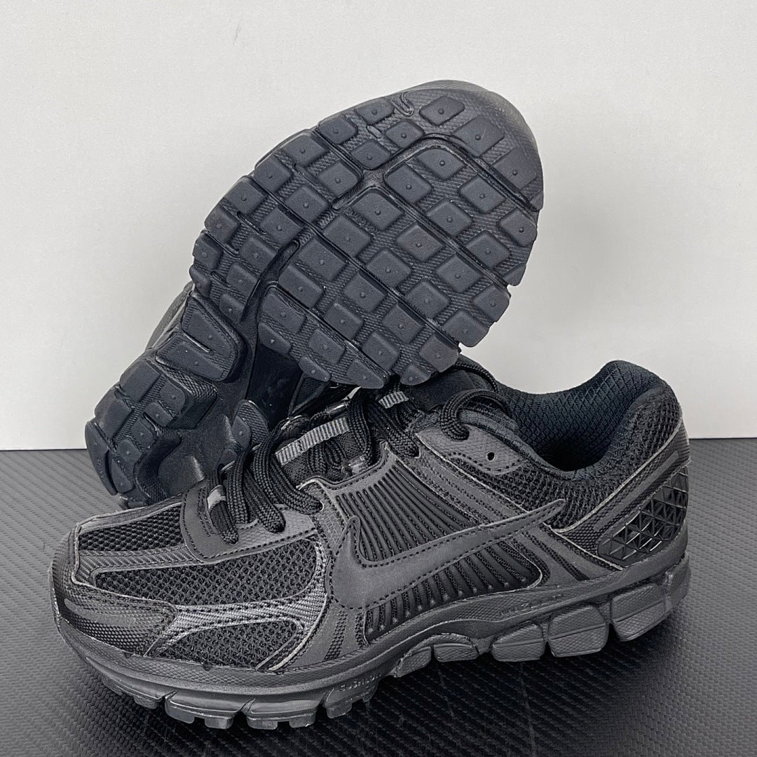 Vomero 5 Black