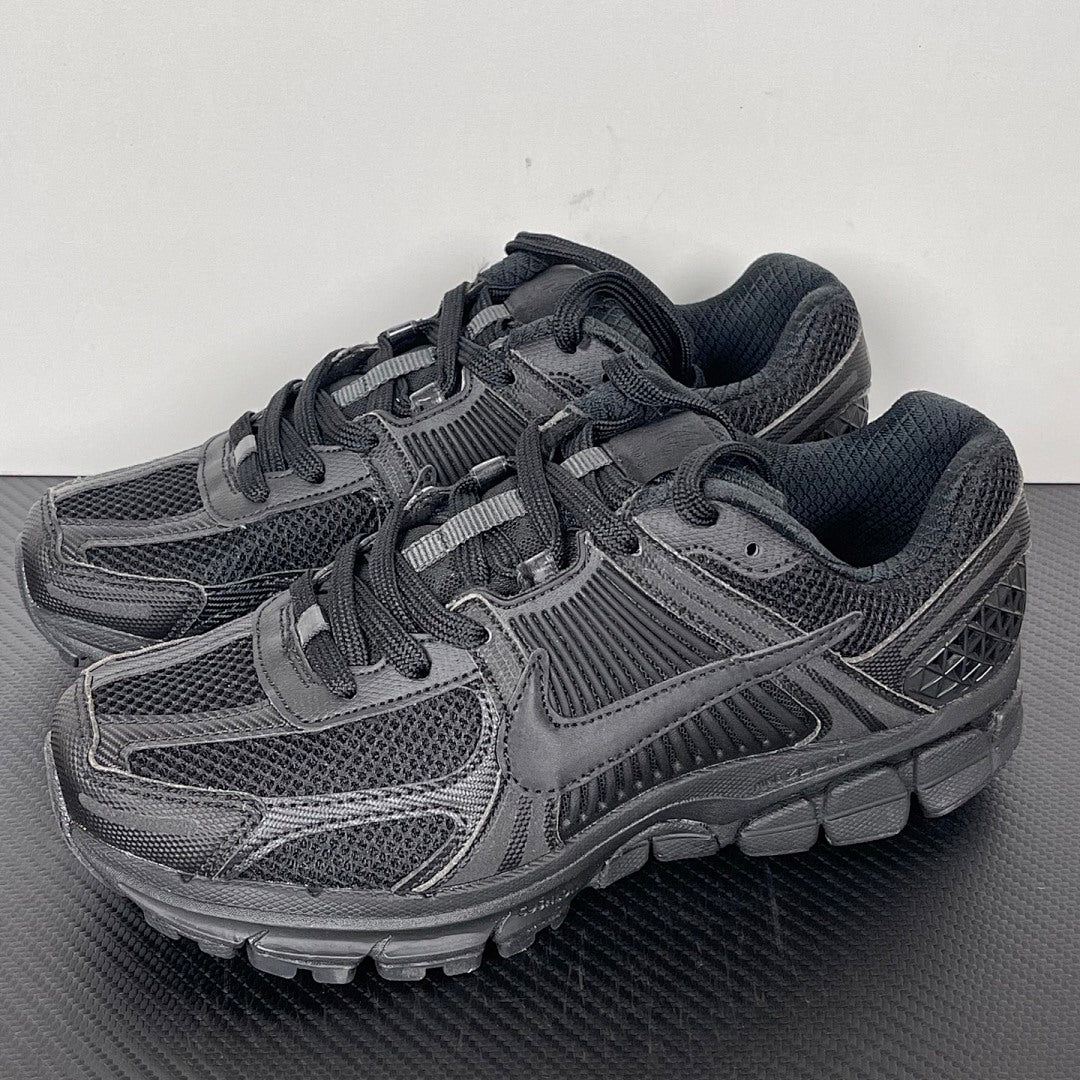 Vomero 5 Black