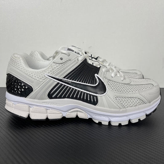 Vomero 5 White / Black
