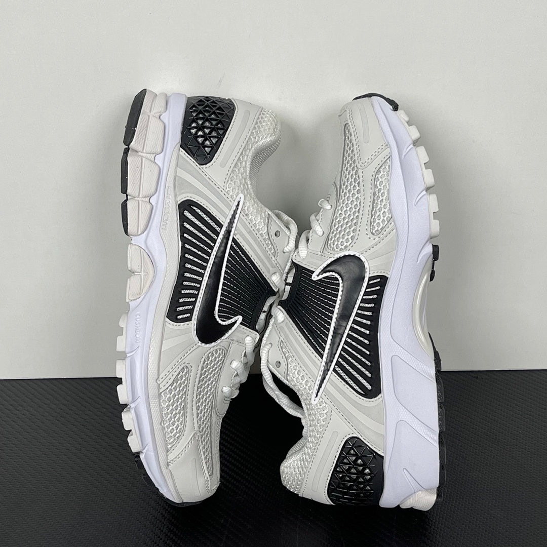 Vomero 5 White / Black