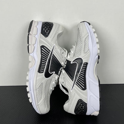 Vomero 5 White / Black
