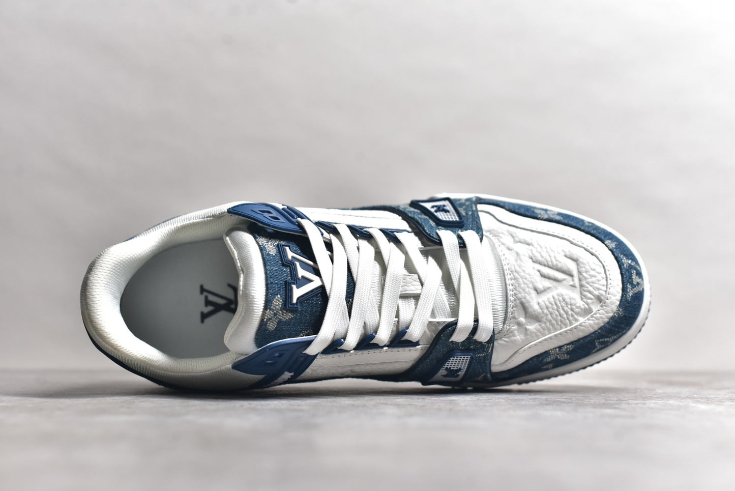 Trainer White and Blue