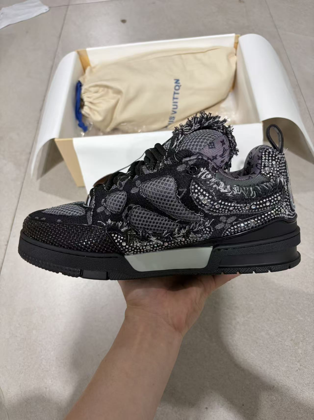 Skate Black Swarovski Monogran